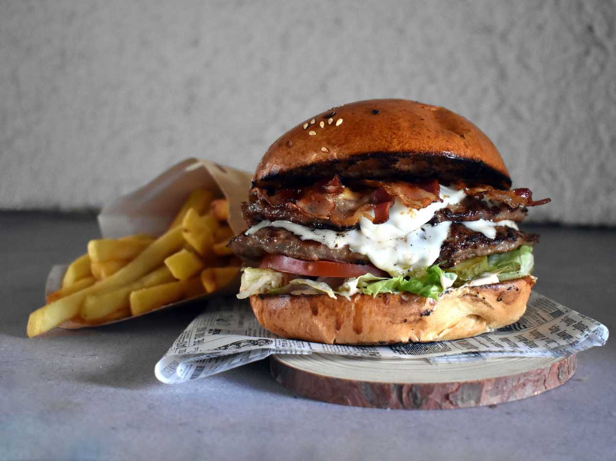 The Passage+ Burger + pomfrit