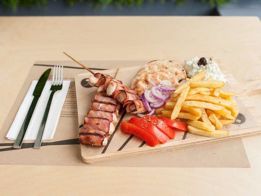 Meniu souvlaki pui bacon