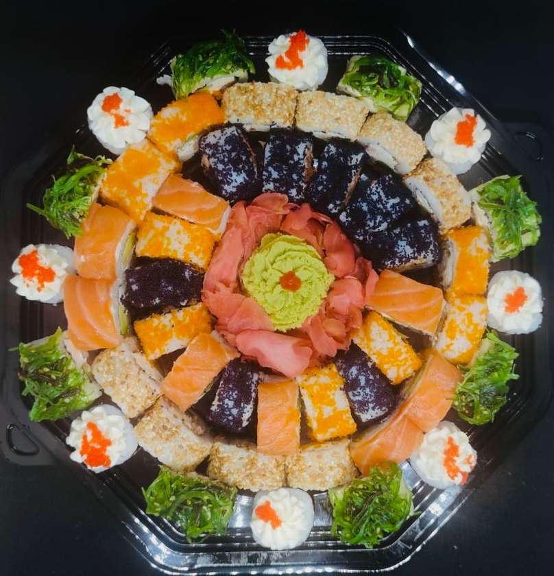 57. Love maki set