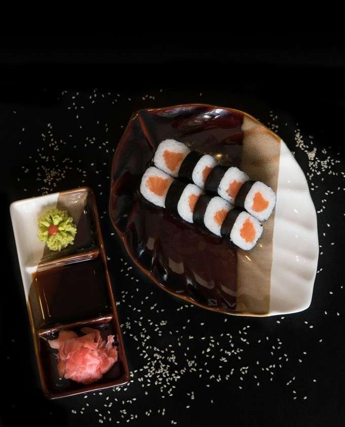 1. Sake hosomaki 8 pcs.