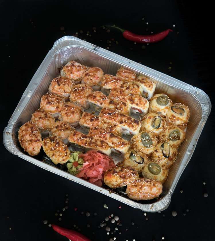 58. Hot mix maki set