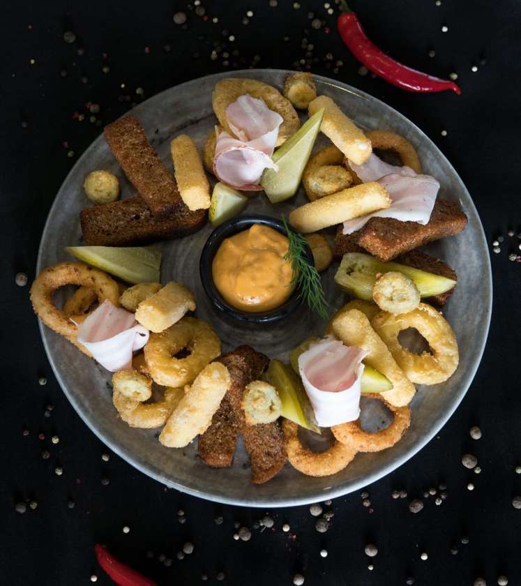 Snack plate