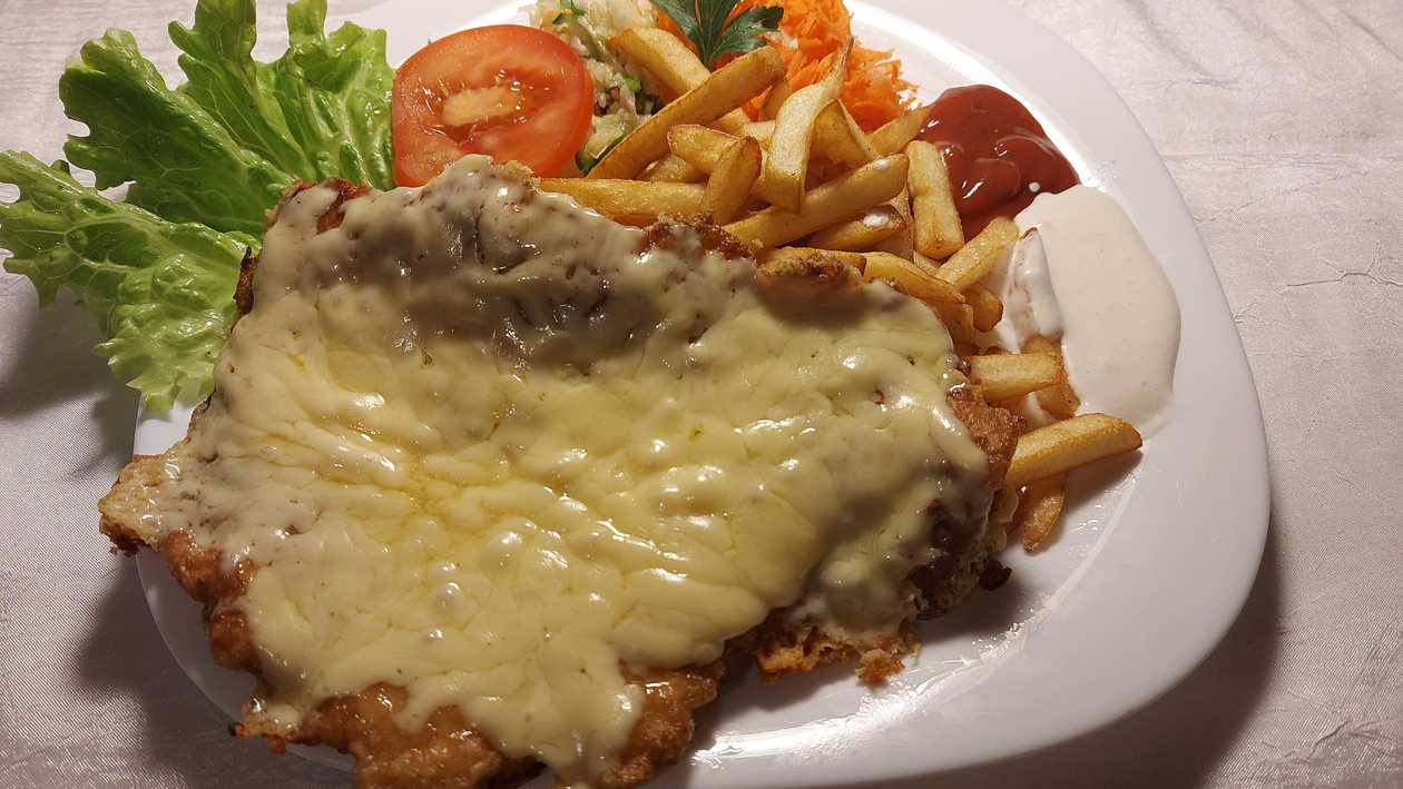 Chicken fillet with cheese with side dish choice