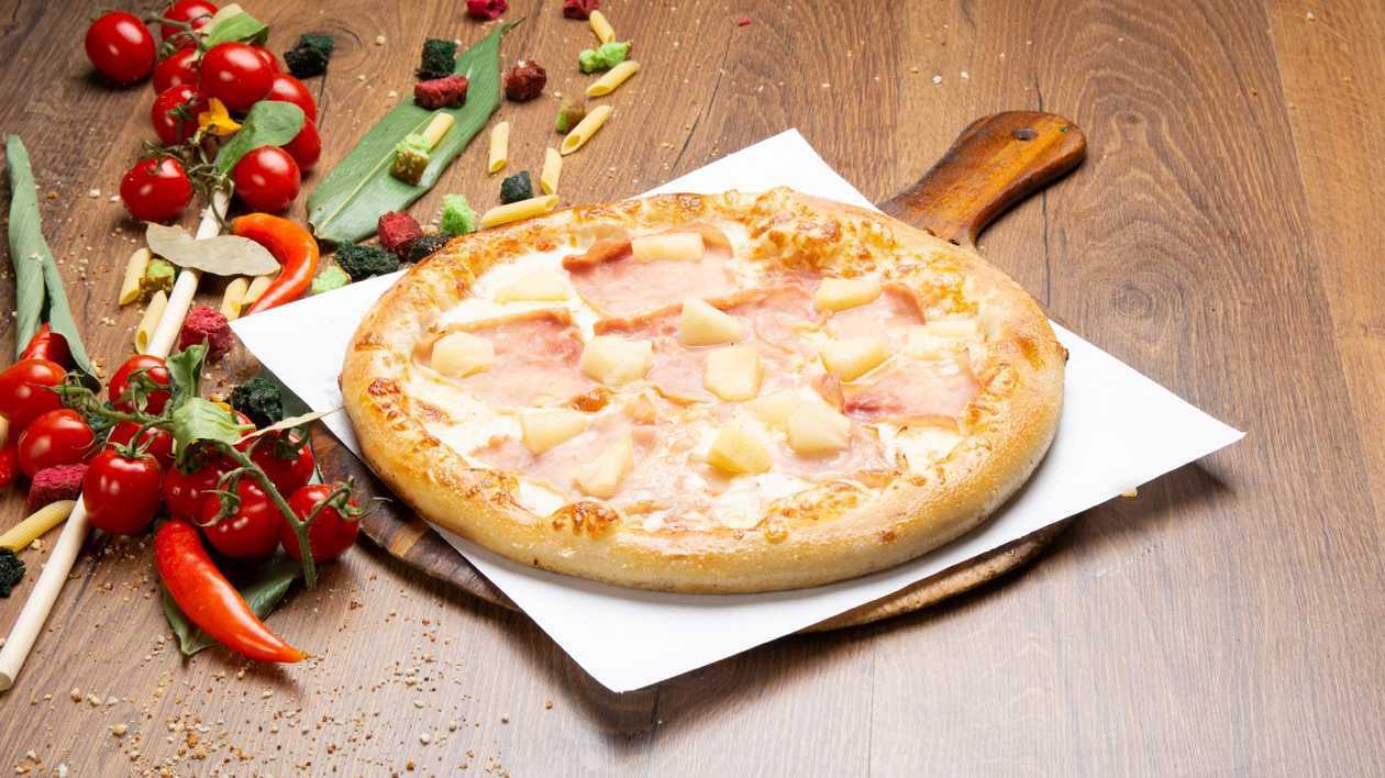 Hawaiian pizza 32 cm
