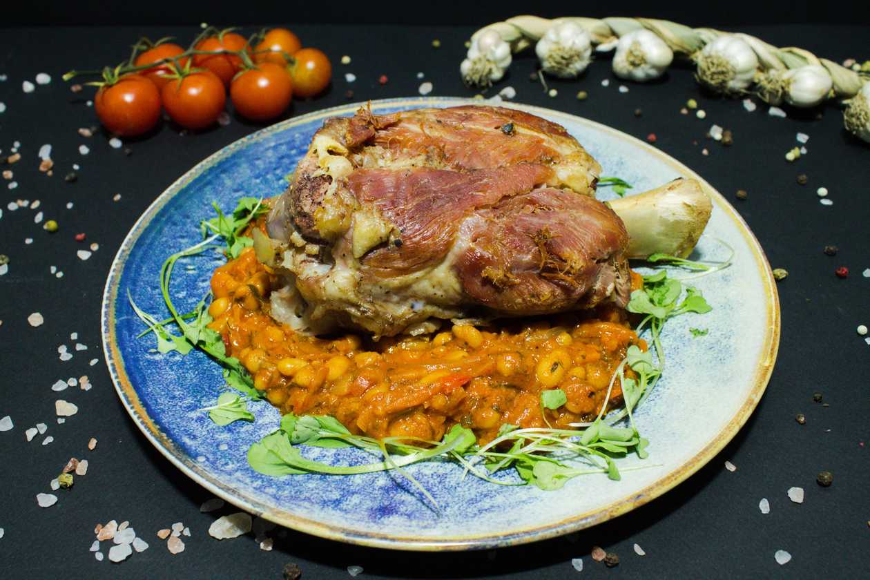 Fasole cu buturel de porc afumat
