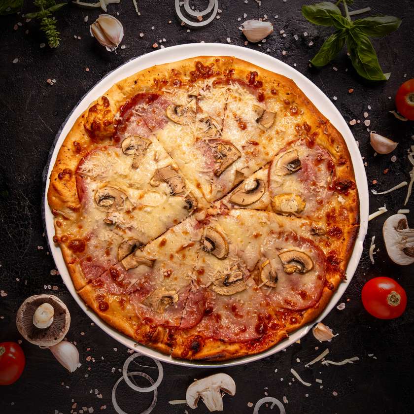 Pizza salami con funghi