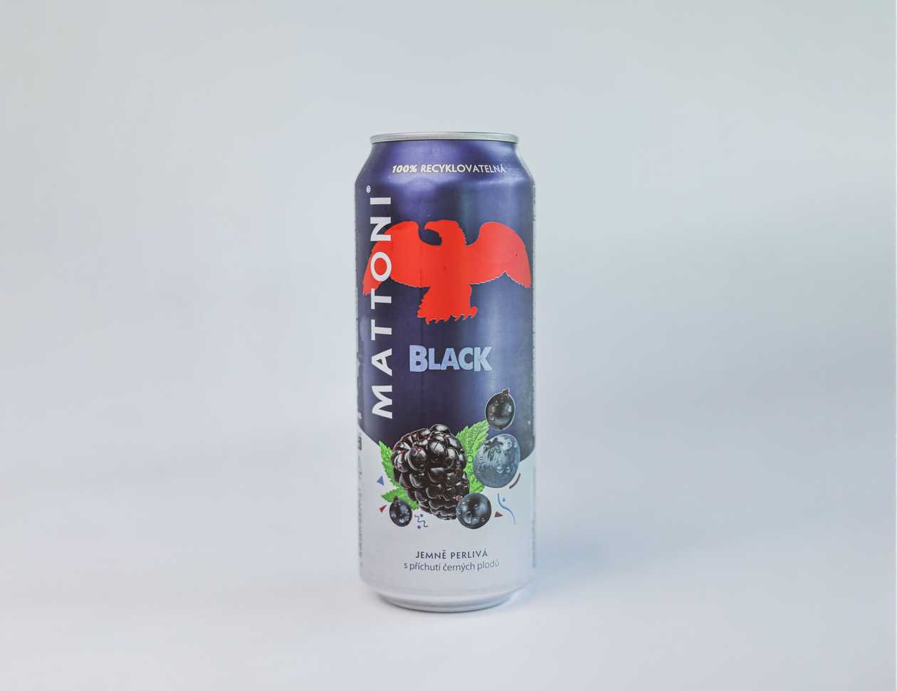 Mattoni Black with black fruit flavors (soft sparkling)