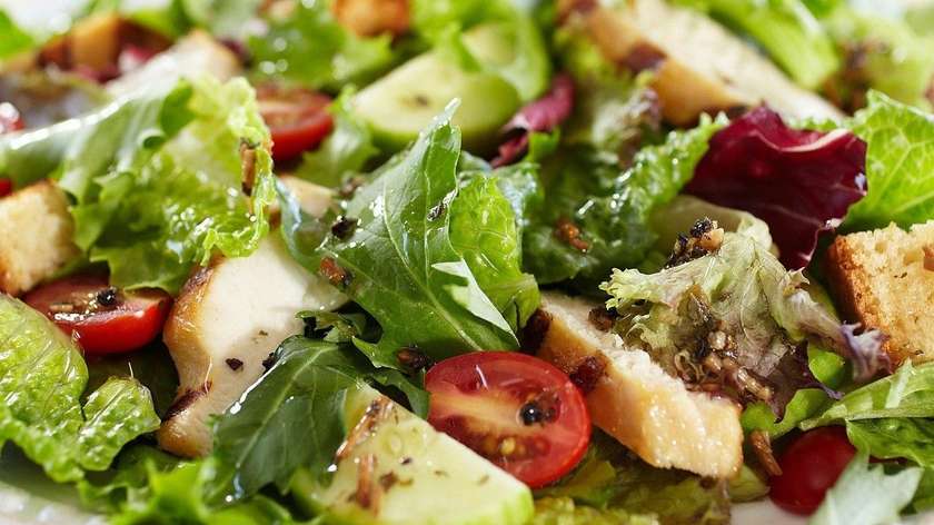 Salotos su vištiena