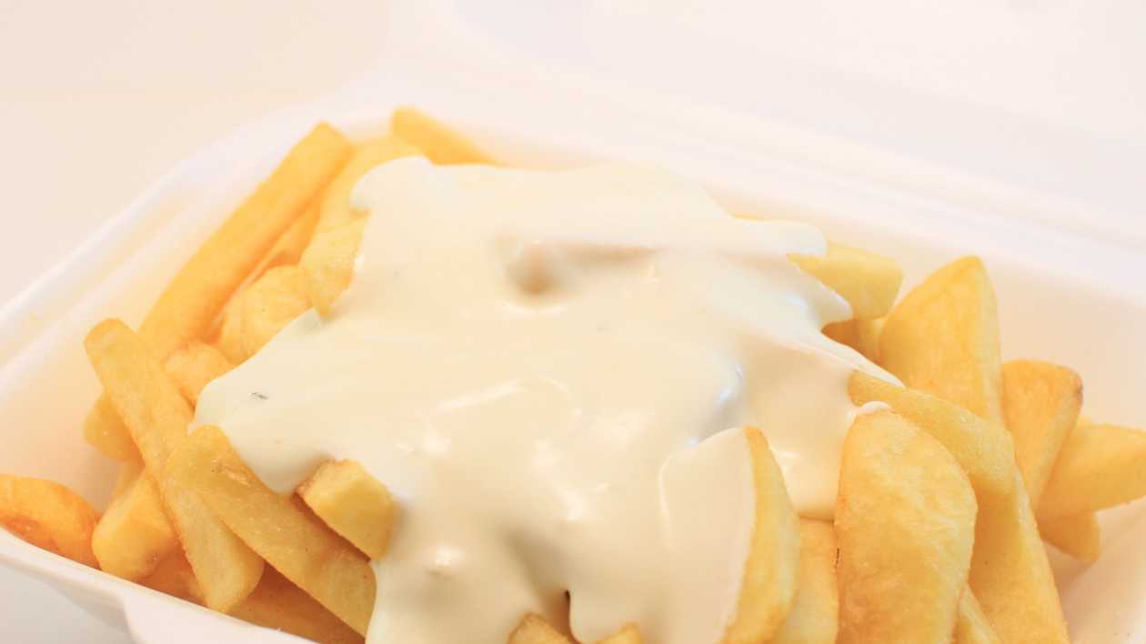 Gruzdintos bulvytės su sūrio padažu