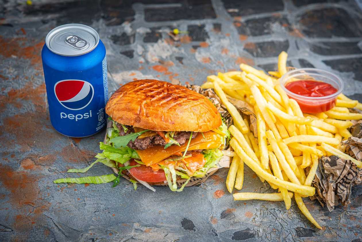 “BIG’s” Cheddar cheeseburger COMBO. + Fries + Drink