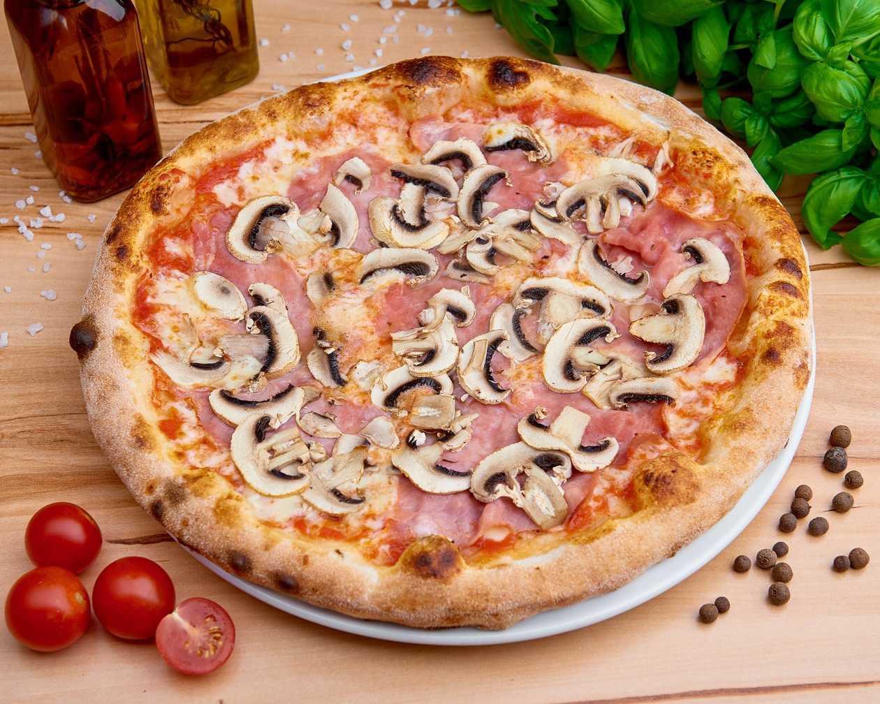 Pizza Prosciutto e Funghi