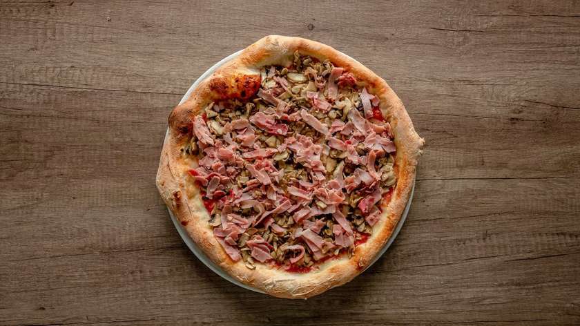 Prosciutto e Funghi Pizza