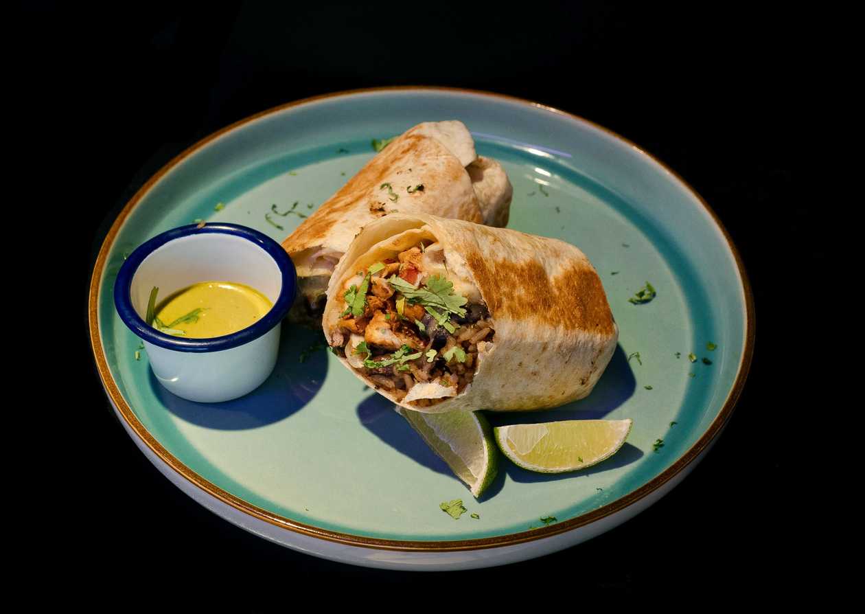 Burrito Pollo en Adobo