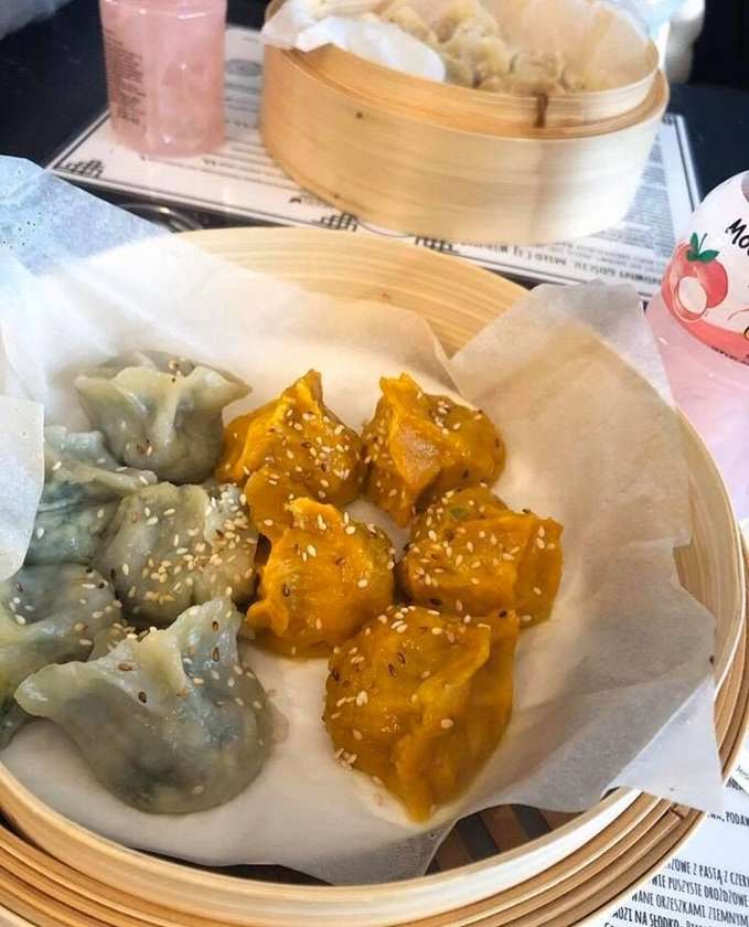Mix Pierożków Jiaozi w Koszyku - 10 Smaków
