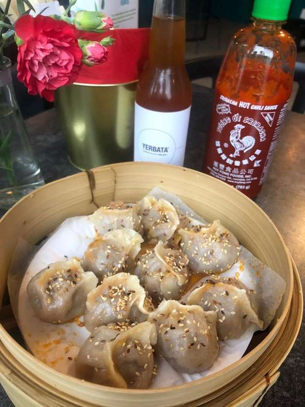 Jiaozi z Wieprzowiną, Porem i Świeżą Kolendrą