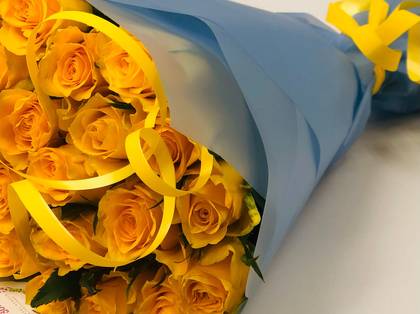 Bouquet of 19 yellow roses (Holland) 50 cm