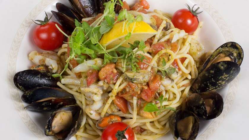 Spagetti ar jūras velšu kokteili