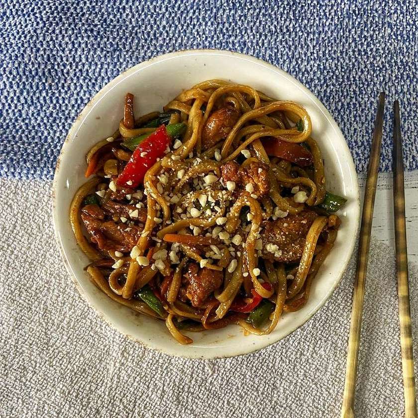 Pork udon with chili sauce