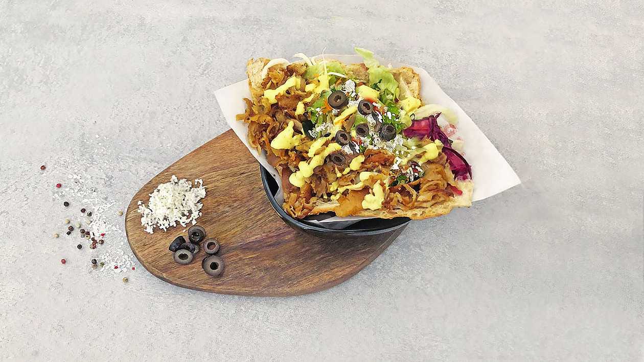 Döner se sýrem a olivami