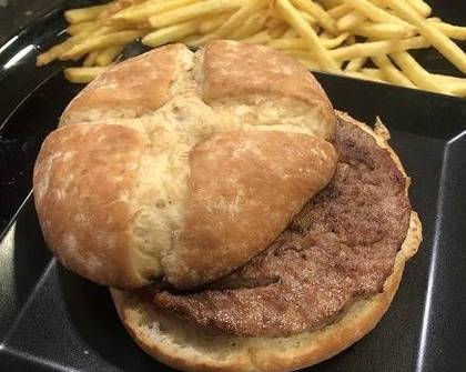 MENÚ 3 - HAMBÚRGUER DE NOVILHO SIMPLES + PÃO RÚSTICO  + MAIONESE DE ALHO CASEIRA  + CAIXA PEQUENA DE