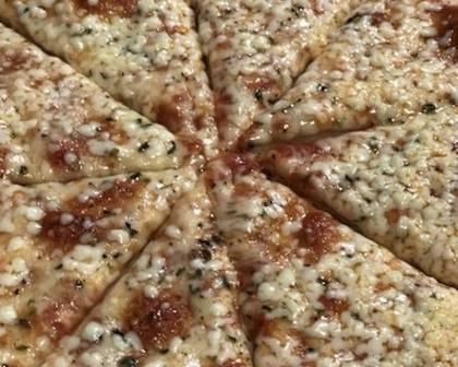 N°1. PIZZA MARGUERITA - MOLHO DE TOMATE + QUEIJO MOZZARELLA + OREGÃOS .