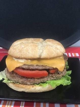 HAMBÚRGUER DUPLO - PÃO RÚSTICO  + 2 x HAMBÚRGUER DE NOVILHO + DUPLO  QUEIJO CHEDDAR + ALFACE + TOMAT