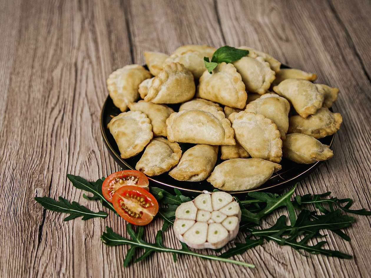 Gruzdinti koldūnai su saliami ir sūriu (didelė porcija)