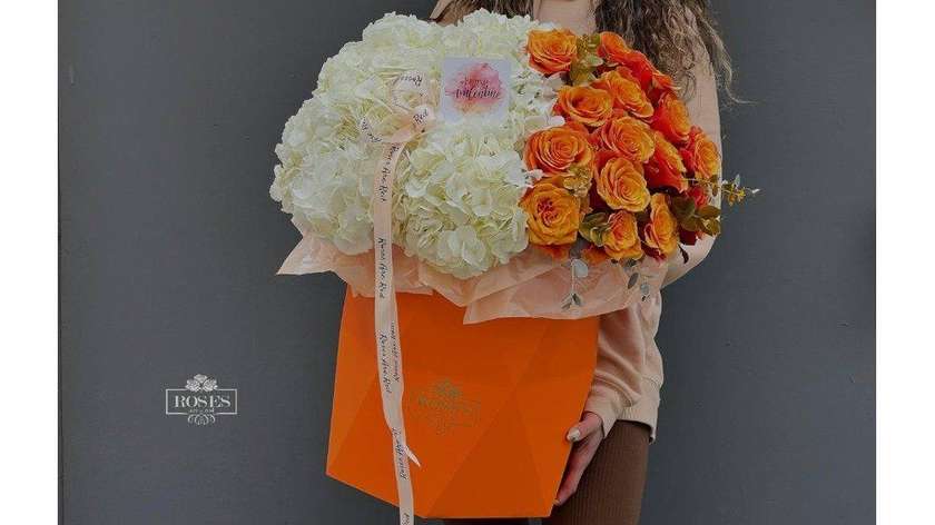 Orange Roses & Hydrangeas №743