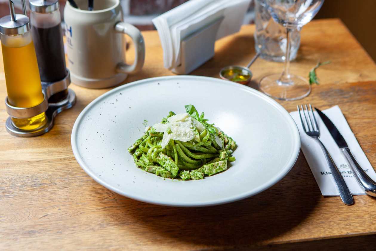 Pesto and chicken Tagiolini