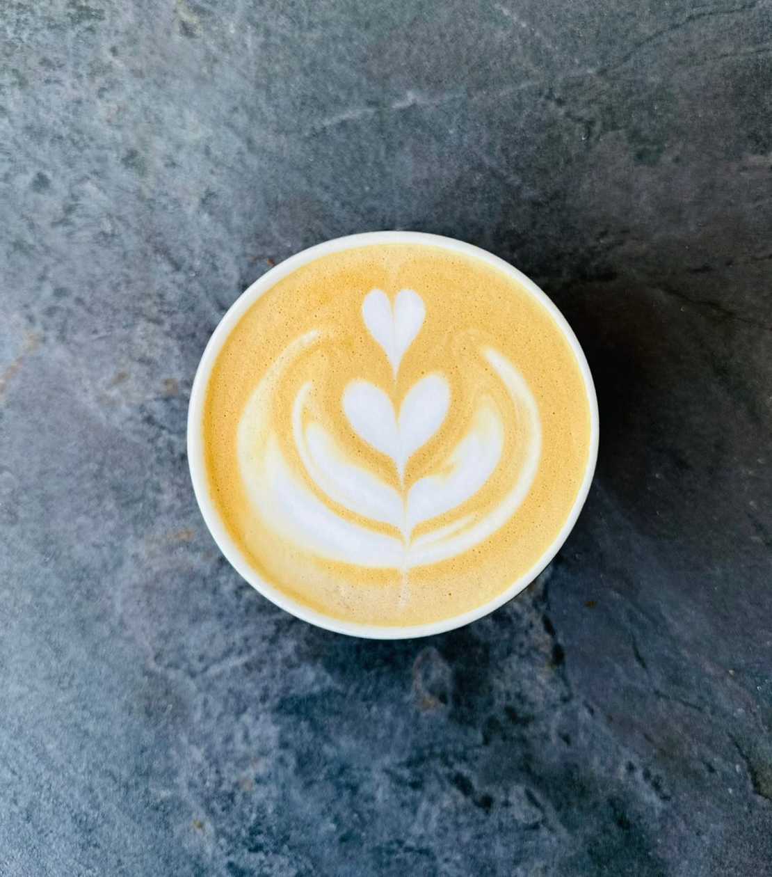 SINGLE COFFEE WITH MILK