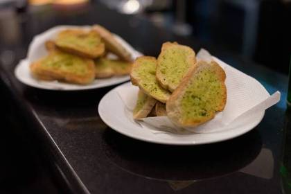Pão Torrado com Manteiga de Alho