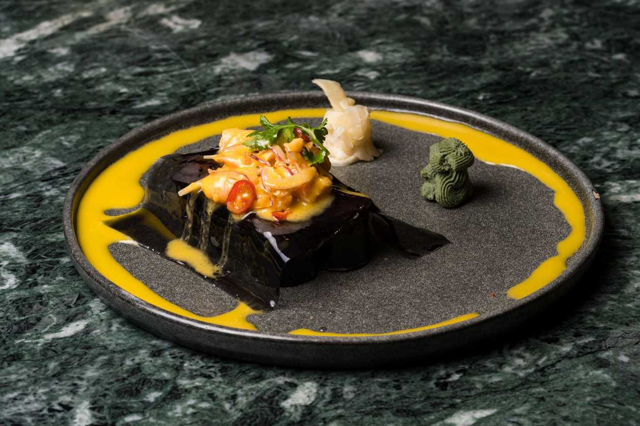 Salmon Maki Roll
