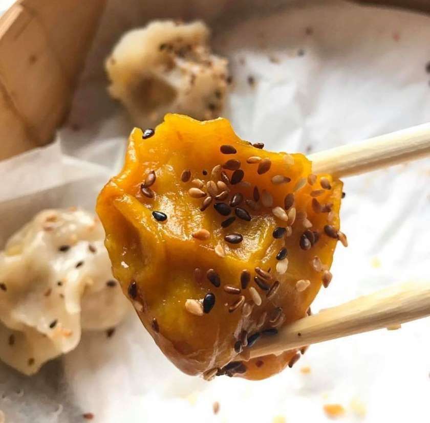 Jiaozi Kurczak Hoisin z Pak-Choi