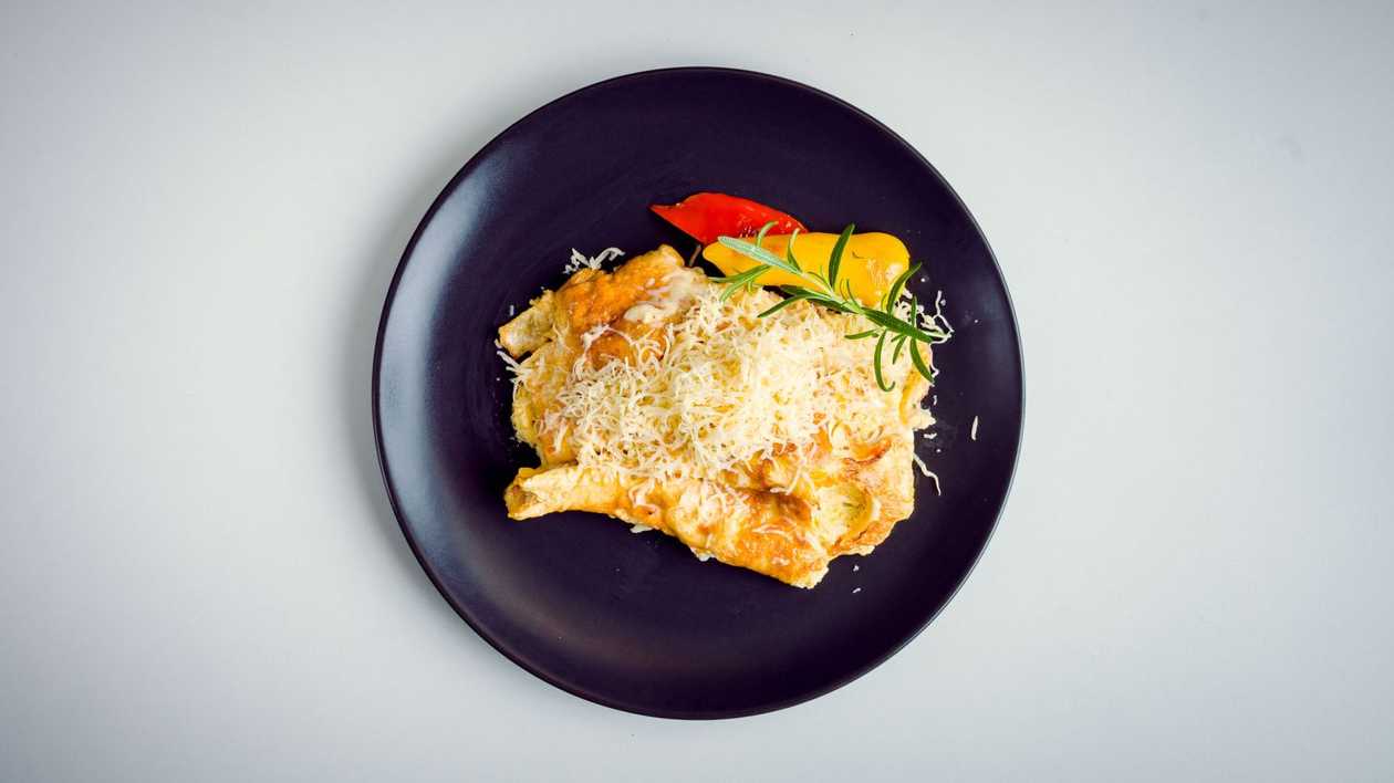 Omlete ar dārzeņiem un "Gvakamoli"