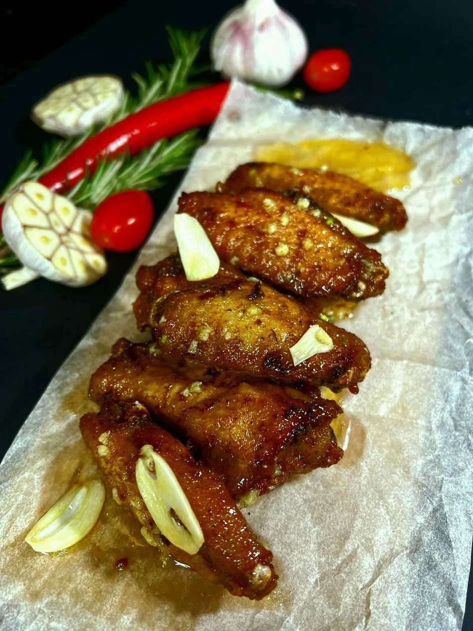 Honey- garlic chicken wings