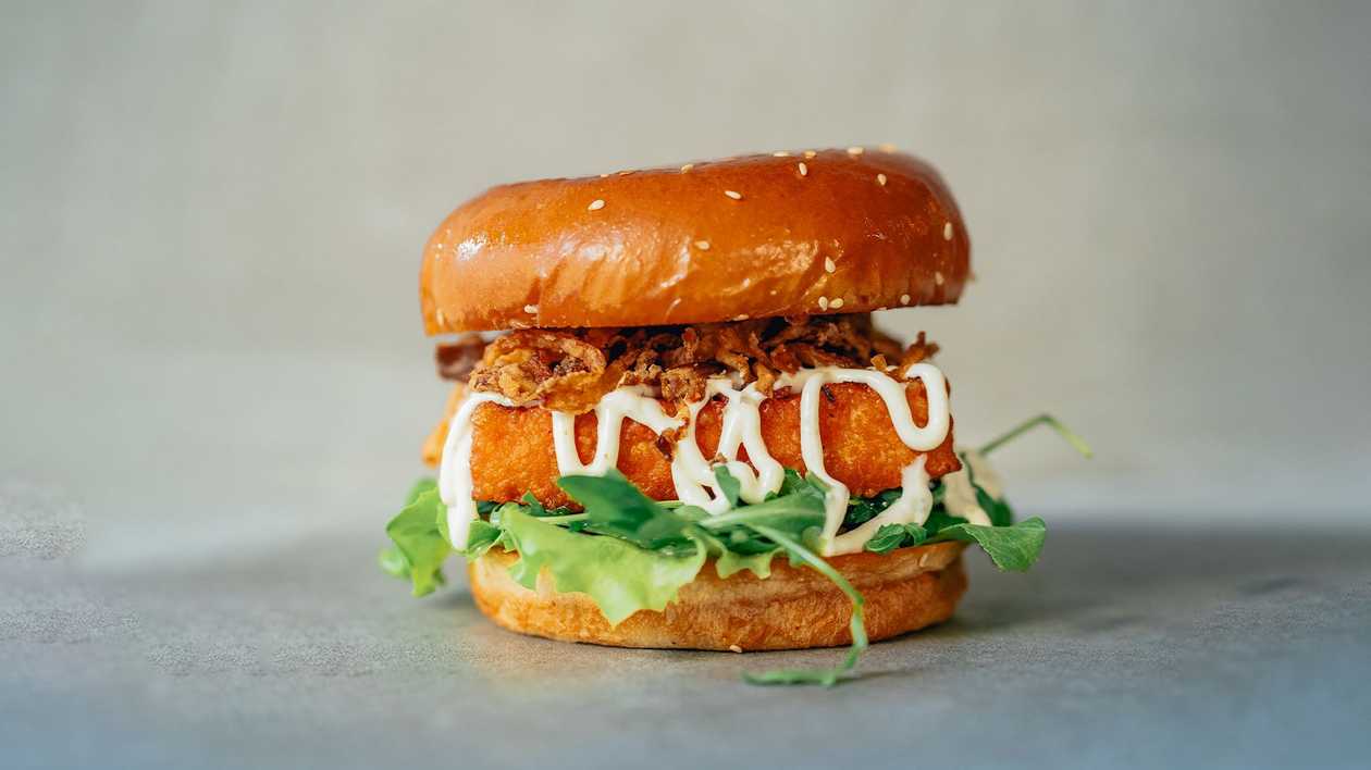 Crispy Halloumi Burger (V)