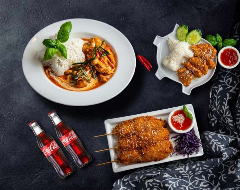 Chicken Skewers + Panang Curry with Chicken + Children's Crispy Chicken + 2 x Coca-Cola 0,33 l