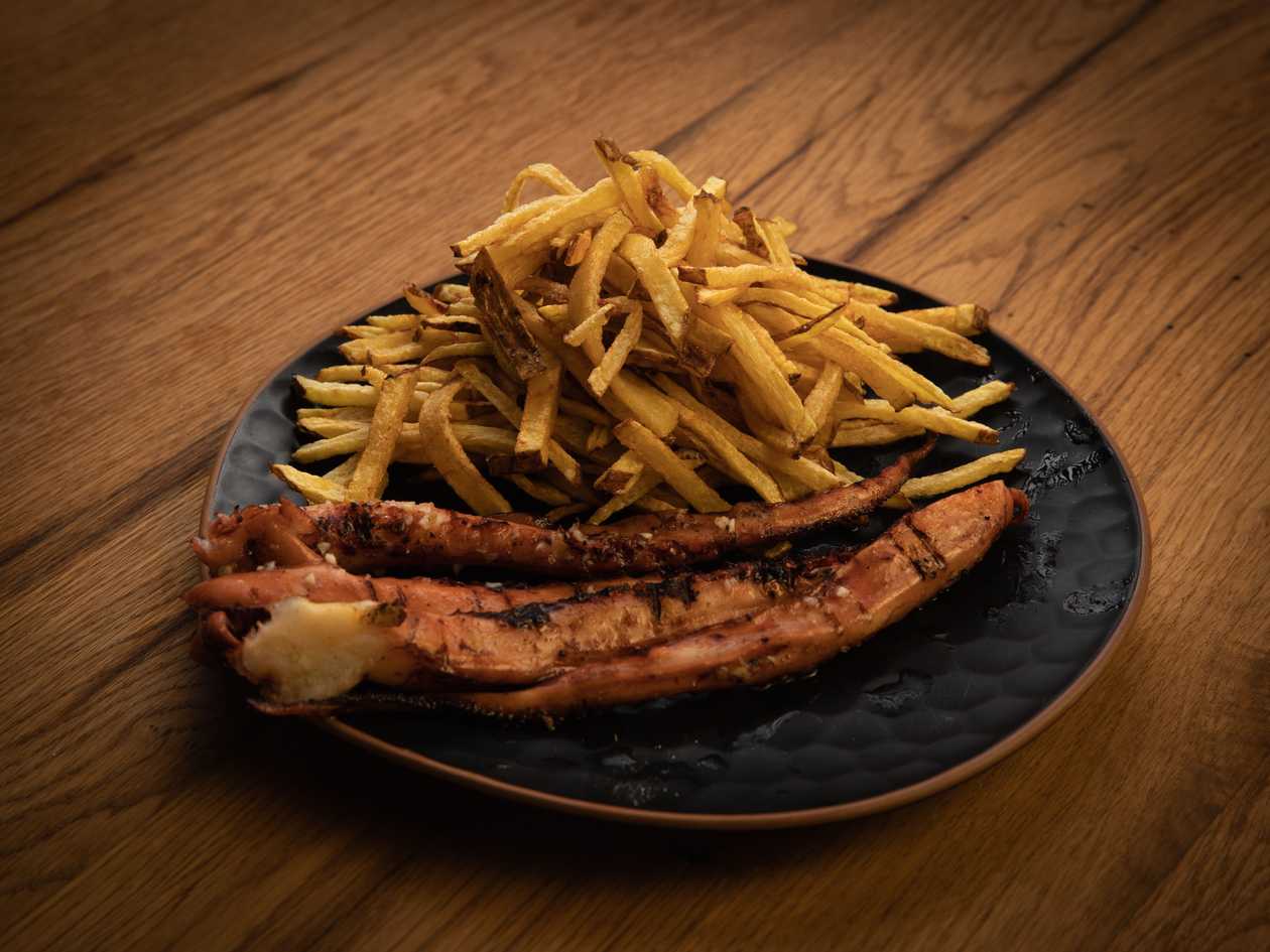 Caracatita La Gratar cu Cartofi Prajiti