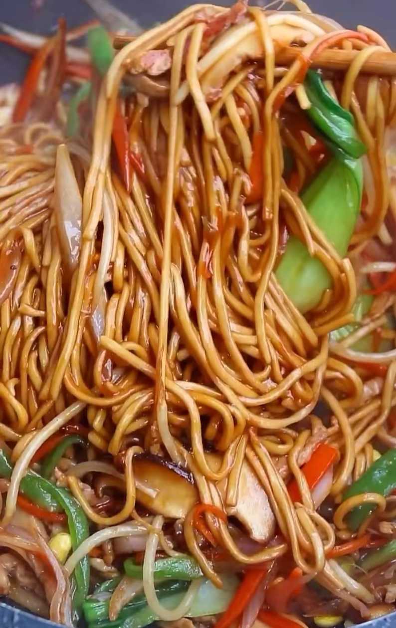 U7C. Noodles with pork