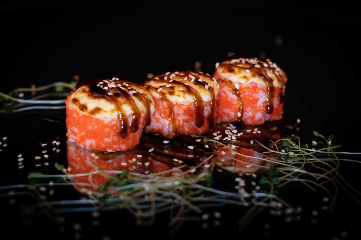 213. California with Salmon (8 pcs.)