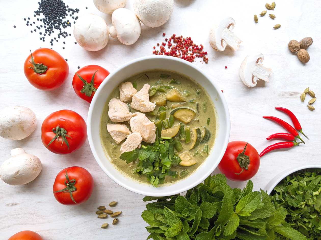 Thajské zelené kari s cuketou a brokolicou /A2,4,14/