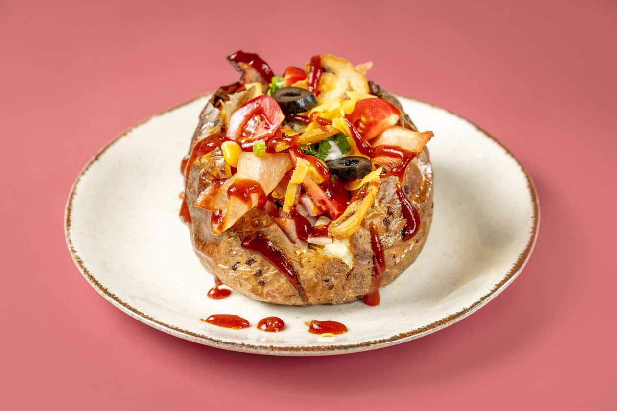 Large Baked Potato With Bacon And Ham 550 g