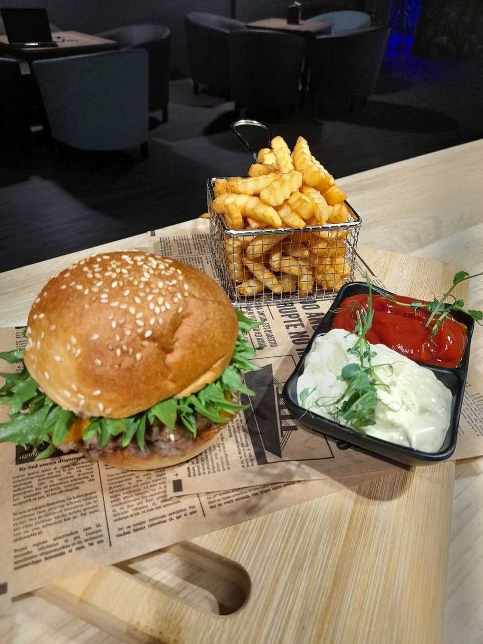 House Burger & Fries