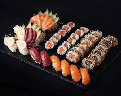 Combinadinho (42 Unidades) 8 niguiris, 10 sashimis e 24 rolls a moda do chef