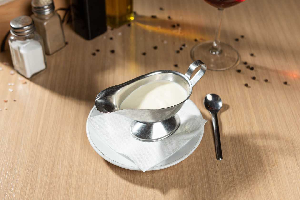 Garlic sauce with sour cream
