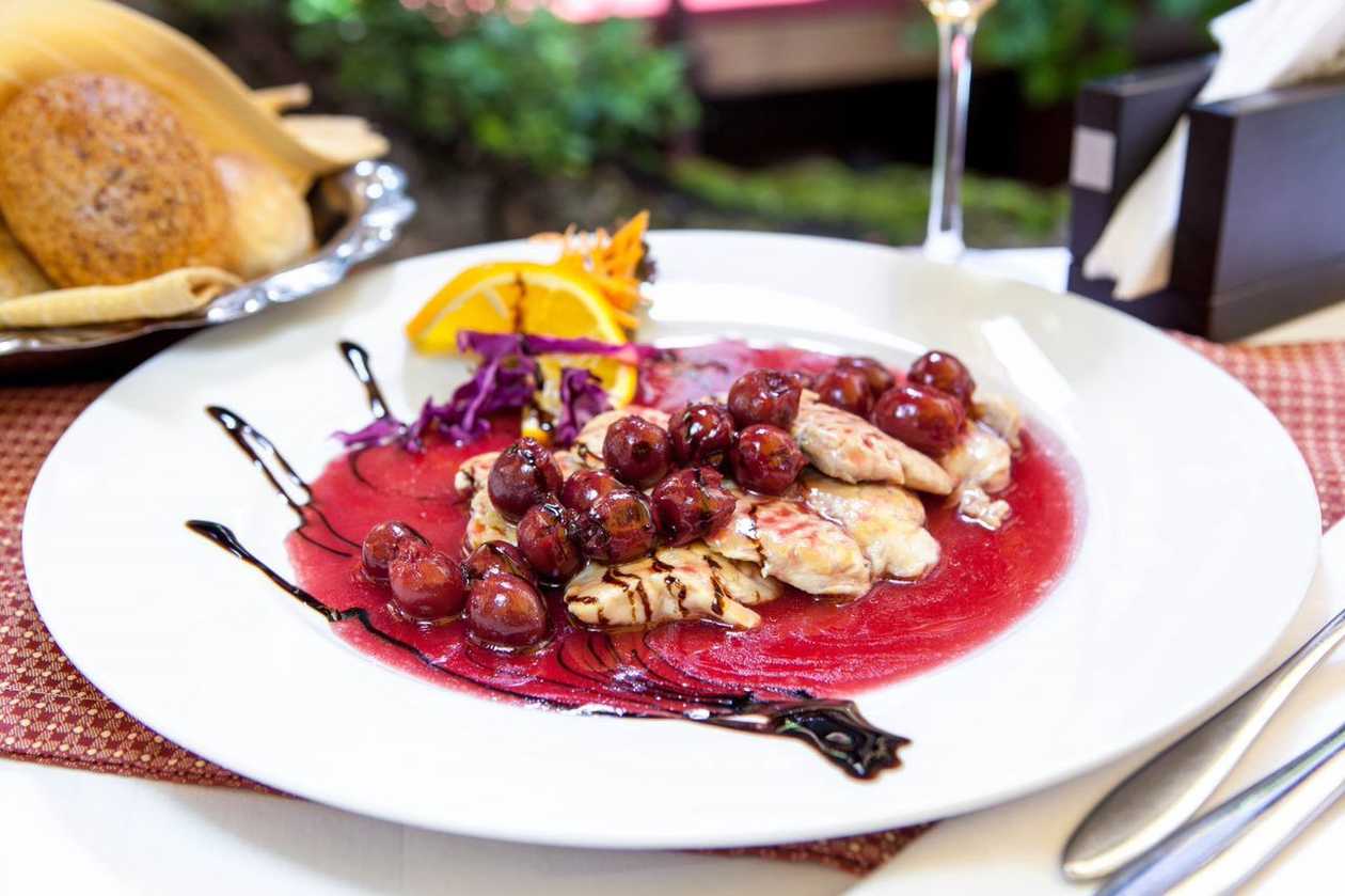 Chicken breast with cherry sauce from Banat