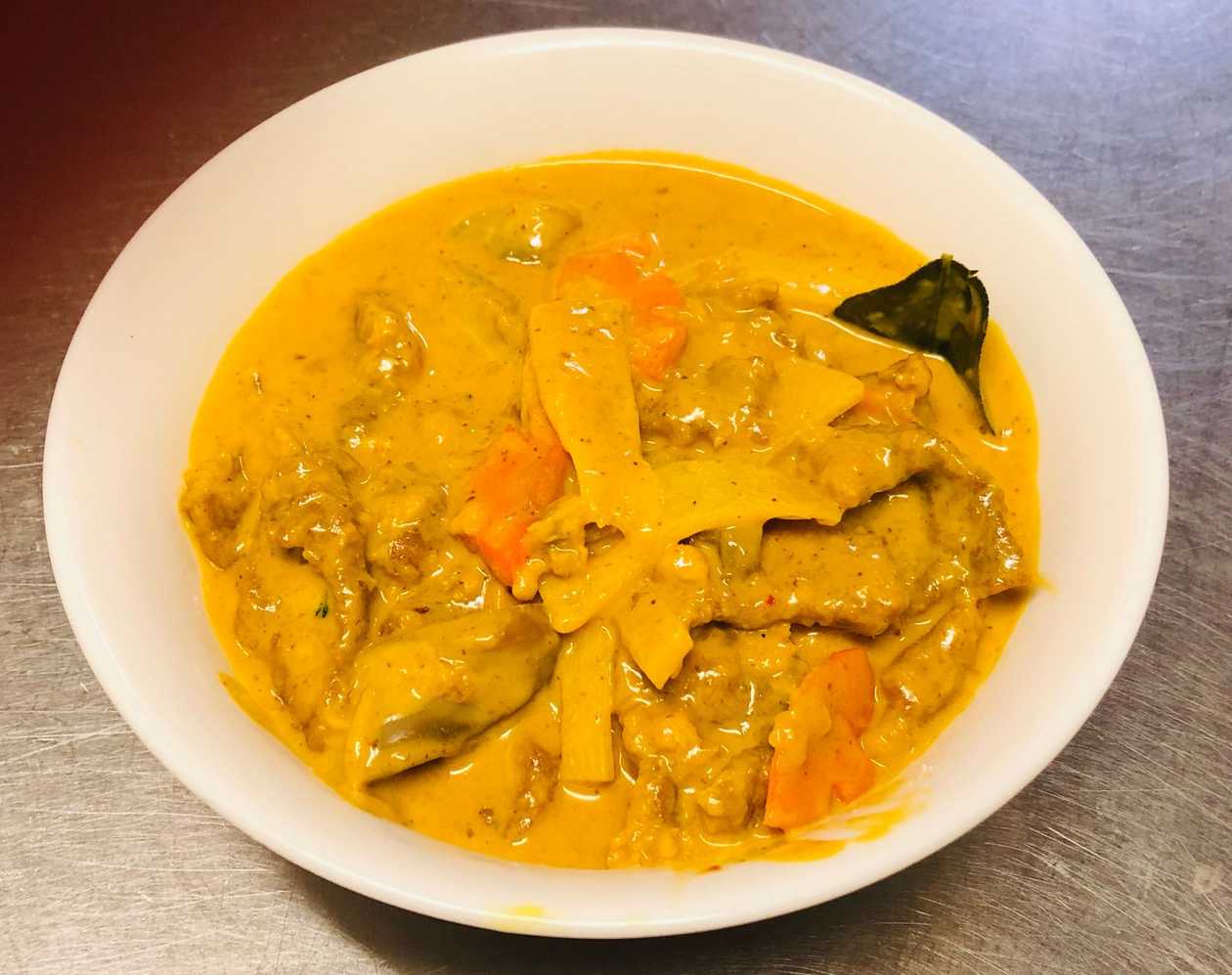 963. Thai Yellow Curry with Beef *