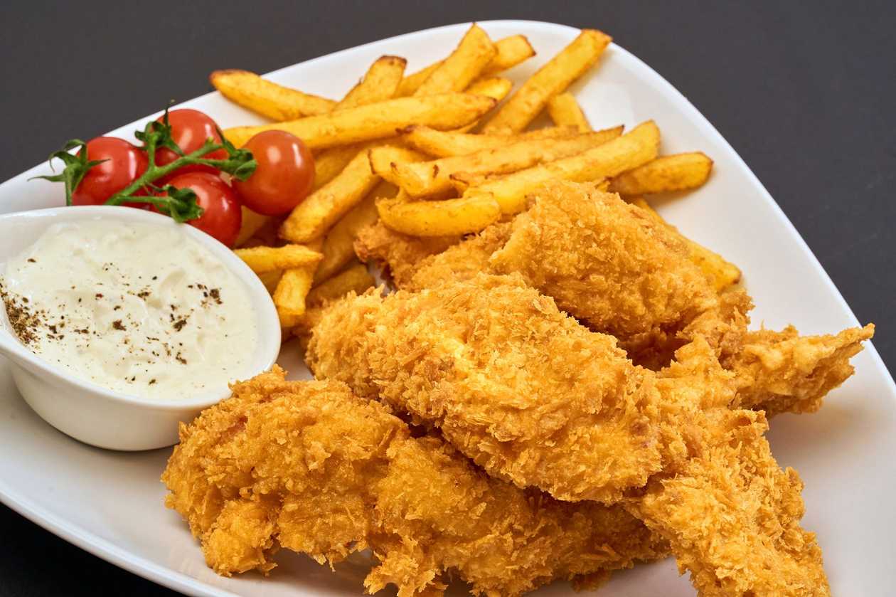 Crispy chicken with fries and sauce