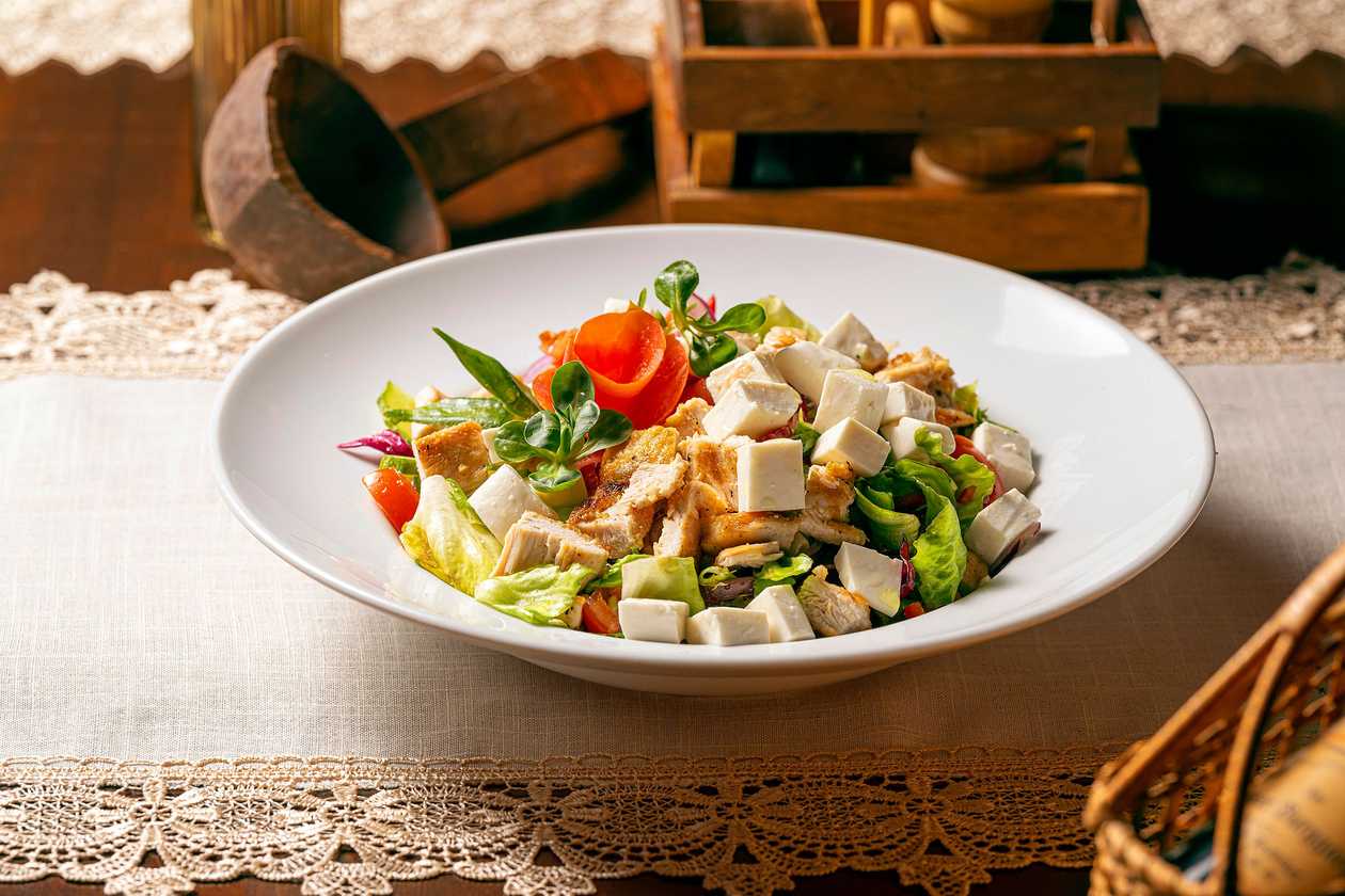 Salată cu piept de pui