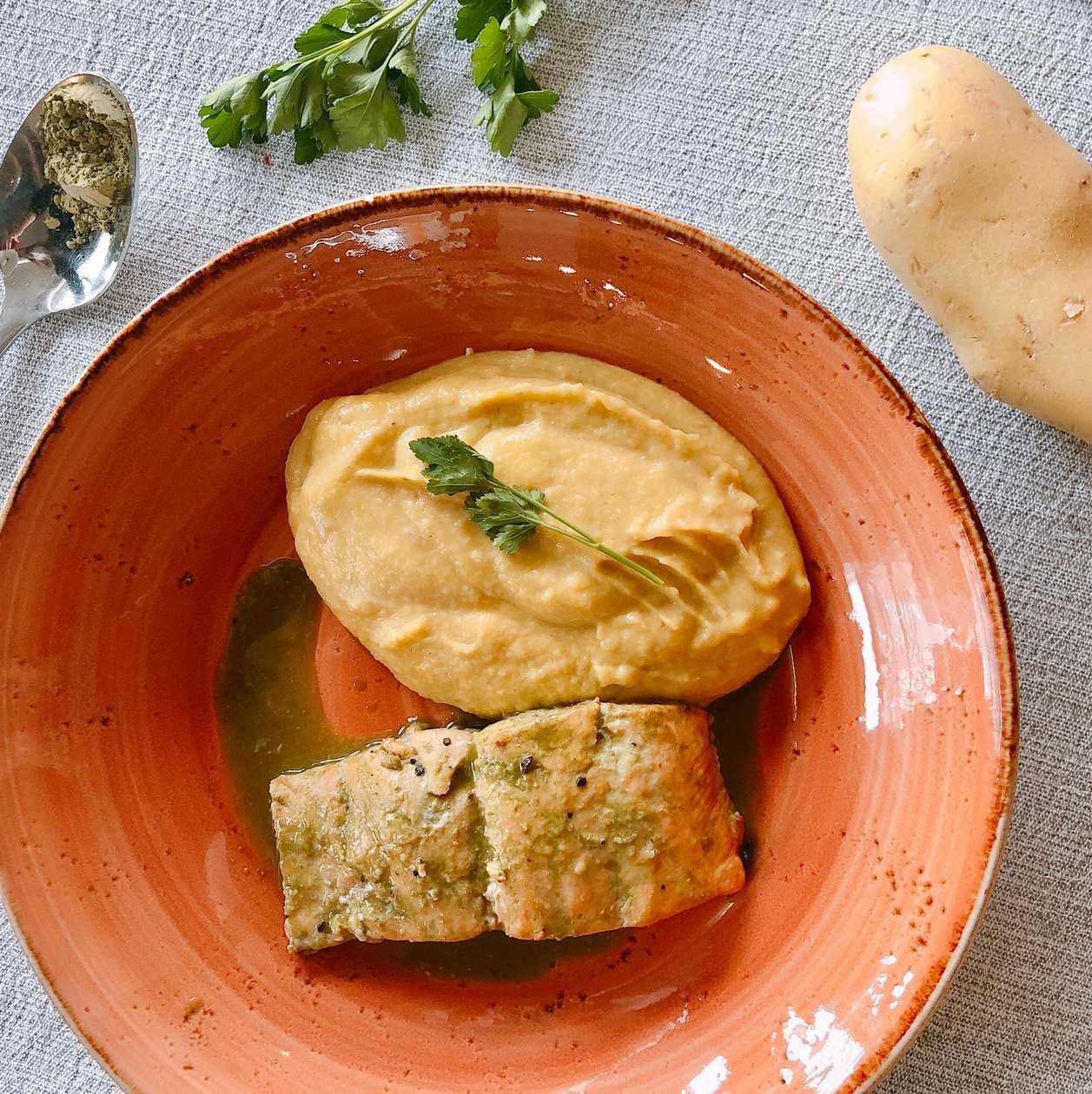 Salmon Loin with Matcha Sauce